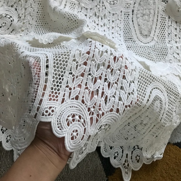 MUSTGO!Sexy yet elegant crispy white crotchet top. - Picture 6 of 7